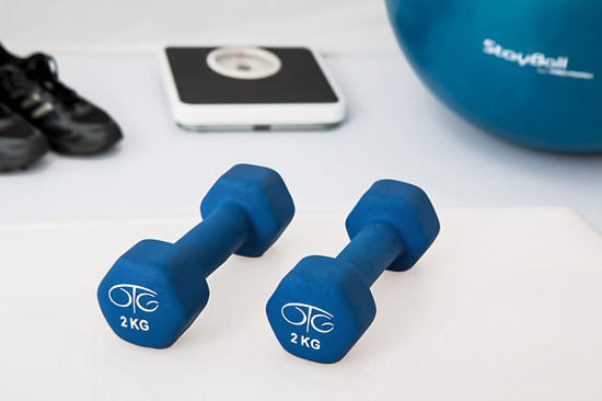 Co-je-potřeba-ke-cvičení-doma-posilování-fitness
