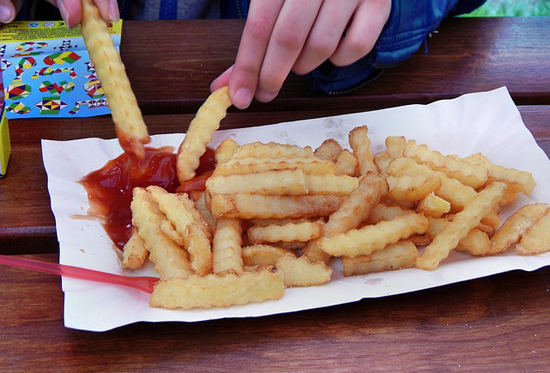 Proč není dobré jíst ve fastfoodech? Důvody jsou jasné.