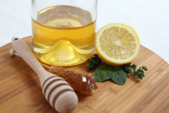 Medová medicína s citronem, meduňkou a zázvorem