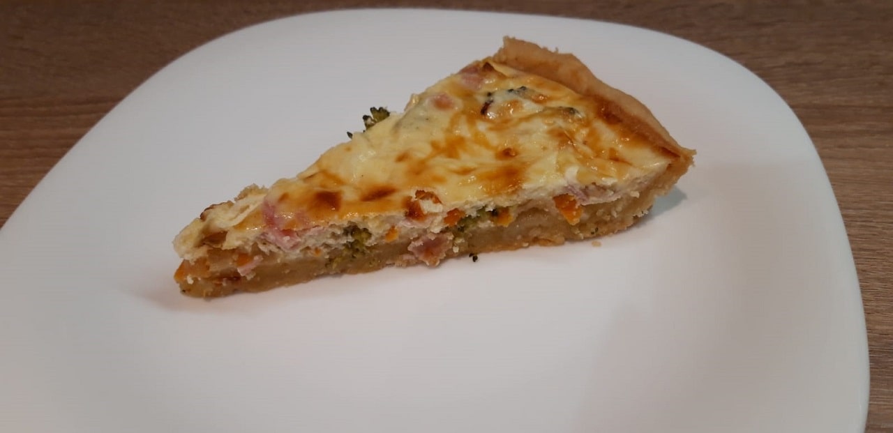 Francouzský slaný koláč se třemi druhy sýra