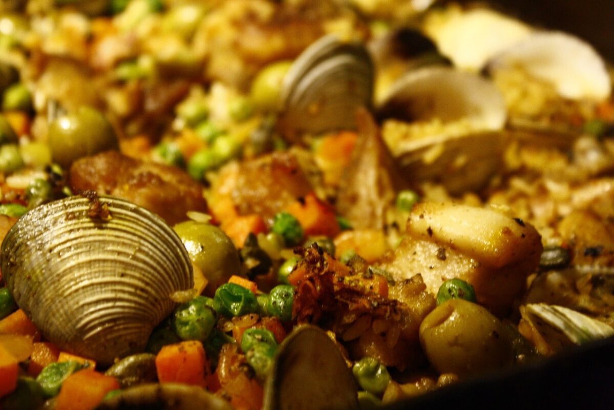 Katalánská paella s mořskými plody