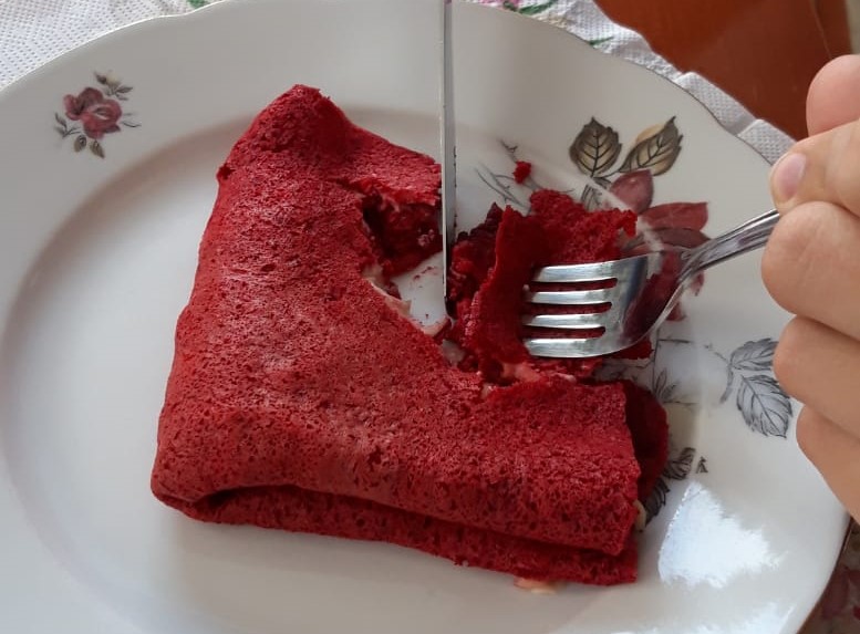 Řepné palačinky se sýrovou náplní