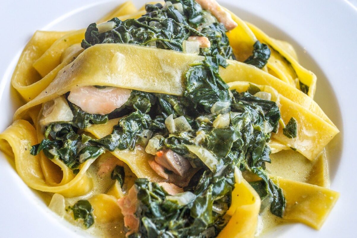 Tagliatelle se špenátem a lososem