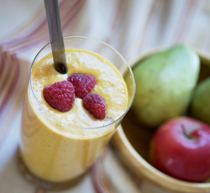 Žluté smoothie z ananasu