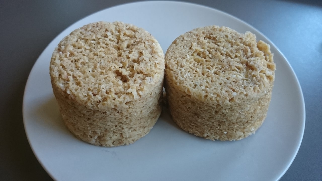 Mug cake s kokosem