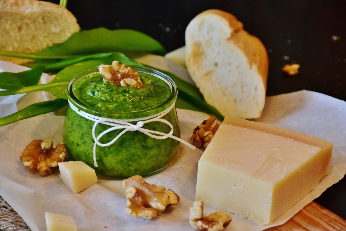 Bazalkové pesto s parmazánem