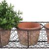 Set 3 terakotových květináčů a drátěného koše Esschert Design. Cvičení
